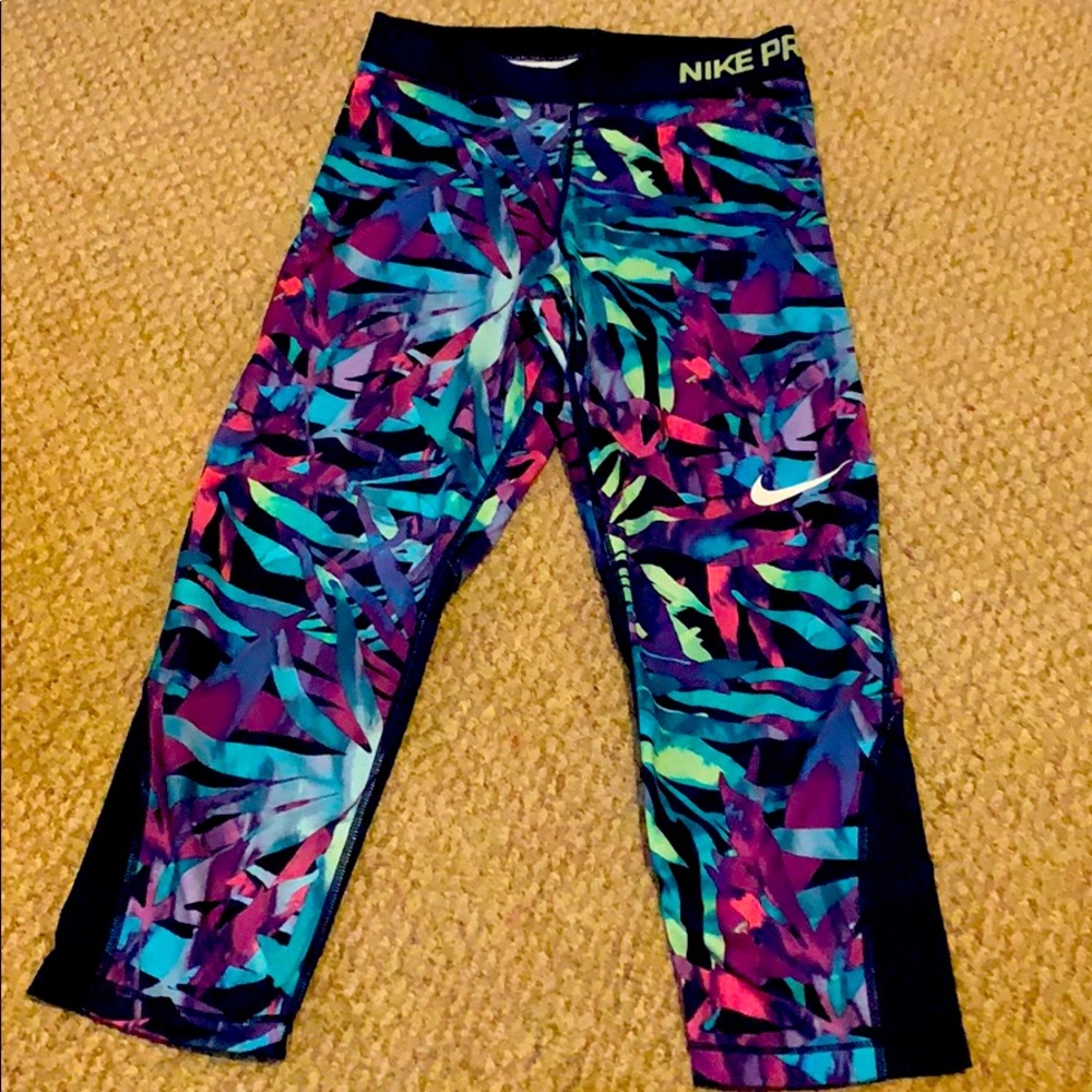 Nike pro crop workout leggings